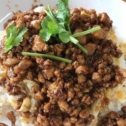 ข้าวหมูสับกระเทียม