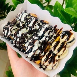 ปังแผ่น วิปครีม+กล้วยหอม+ช็อคชิพ ช็อคโกแลต