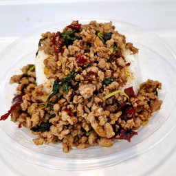 กะเพราปากแตก กะเพราหมูสับ พริกแห้ง