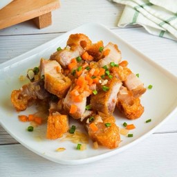 หมูกรอบผัดเนยกระเทียม(กับข้าว).