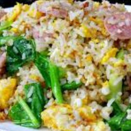 ข้าวผัดแหนมใส่คะน้า