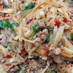 [อร่อยซ่ากับโค้ก] กะเพราหน่อไม้ดองหมูสับ +  โค้ก ออริจินัล (กระป๋อง)
