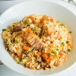 ข้าวผัดหมูกรอบ.
