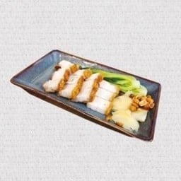 018.หมูกรอบ (จานละ)