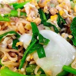มาม่าผัดไข่+หมูสับ