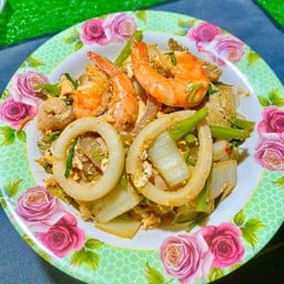 ร้านสุกี้เต็งหนึ่ง หน้าโรงเรียนพิชญ์ชนก