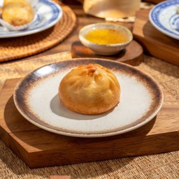 A10.ซาลาเปาไส้หมูสับไข่เค็ม-ทอด (1ลูก )