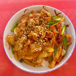 ข้าวหน้าหมูสามชั้นผัดกิมจิ