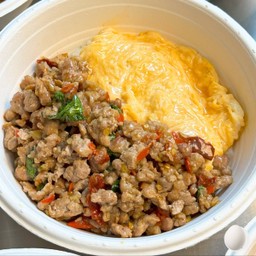 ข้าวไข่ข้นกะเพราหมูสับ