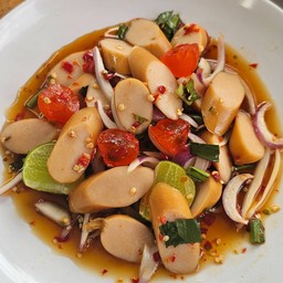 ยำใส้กรอกไข่แดงเค็ม