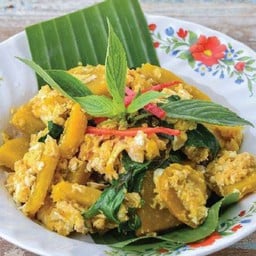 ผัดฟักทองโหระพาใส่ไข่่