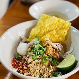 ก๋วยเตี๋ยวหมูแห้งต้มยำมะนาวสด