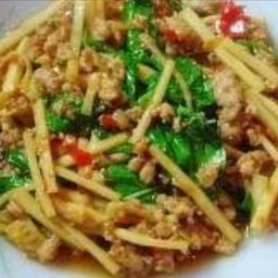 [อร่อยซ่ากับโค้ก] กะเพราหมูสับ หน่อไม้เหลือง +  โค้ก ออริจินัล (กระป๋อง)