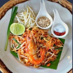 ผัดไทยกุ้งสด