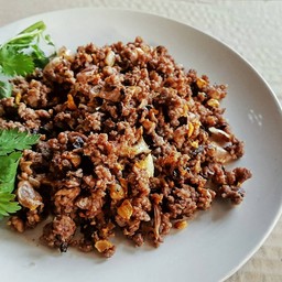 หมูสับผัดหนำเลี๊ยบเป็บกับข้าว)