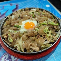 คั่วไก่เส้นใหญ่