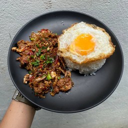 พริกแกงเนื้อชิ้นติดมัน