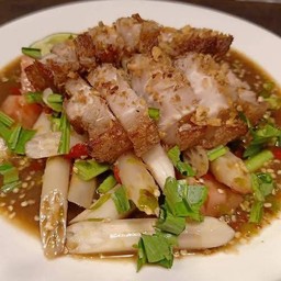 ตำสายบัวหมูกรอบ