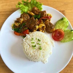 ข้าวเครื่องแกงปลากระพง