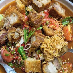 ตำมาม่าปลาร้าหมูกรอบ