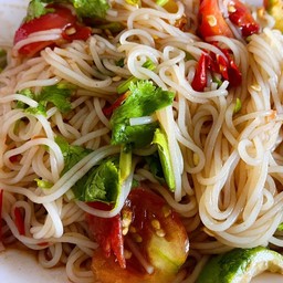 ส้มตำขนมจีนปูปลาร้า