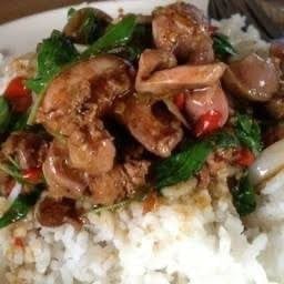 กะเพราเครื่องในไก่