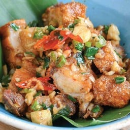 หมูกรอบคั่วพริกเกลือ