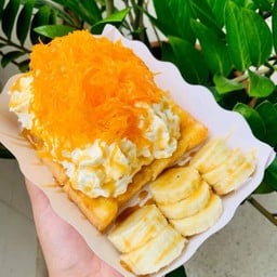 ปังแผ่น วิปครีม+กล้วยหอม+ฝอยทอง คาราเมล