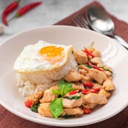 ผัดกะเพราไก่ราดข้าว