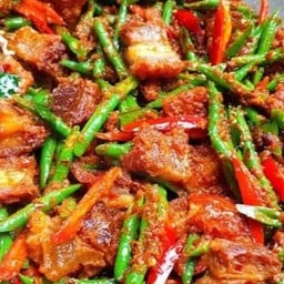 ครัวหมูกรอบ-บ้านแหลมยาง
