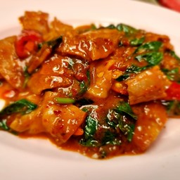 เบคอนพริกแกง