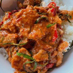 ข้าวราดพะแนง หมูหรือไก่