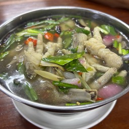 ต้มแซ่บตีนไก่