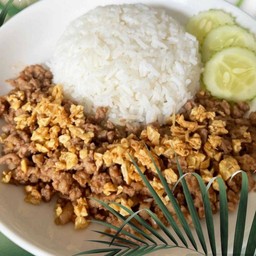 หมูสับกระเทียม ราดข้าว