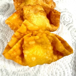 เกี๊ยวทอด ไข่นกกระทาต้มสุก