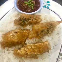 ข้าวปลากะพงทอดน้ำปลาน้ำจิ้มแจ่ว