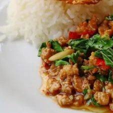 ข้าวราดกระเพรา
