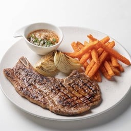 Grilled Pork Chop (สเต๊กเนื้อหมูสันนอกและซอสจิ้มแจ่ว)