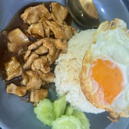 ข้าวเนื้อกะเทียม+ไข่ดาว