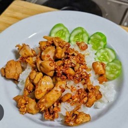 ข้าวราดไก่กระเทียม