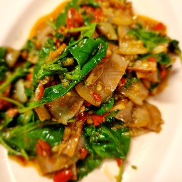 กระเพราเบคอน