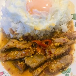 ข้าวราดฉู่ฉี่คอหมูย่าง