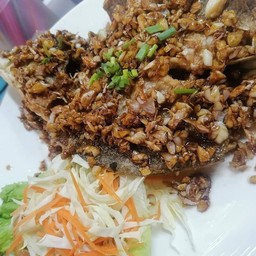 ปลากะพงทอดกระเทียม