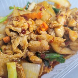 ไก่ผัดน้ำพริกเผา (กับข้าว)