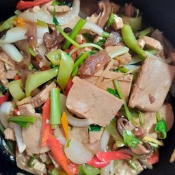 ข้าวราดผัดขิงเต้าหู้