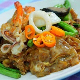 เส้นใหญ่ผัดซีอิ๊ว