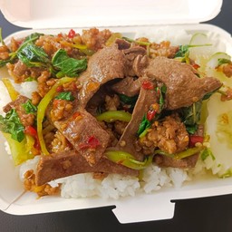 ข้าวราดกระเพราหมูสับใส่ตับ