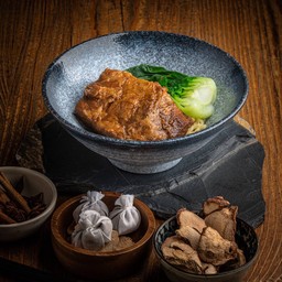 บะหมี่ ซี่โครงหมูตุ๋น