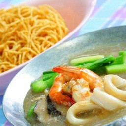 บะหมี่กรอบราดหน้า