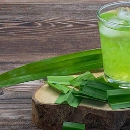 น้ำใบเตย+น้ำแข็ง